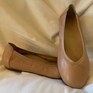 Vionic 'Spark Caroll' ballet flats in nude/tan leather
